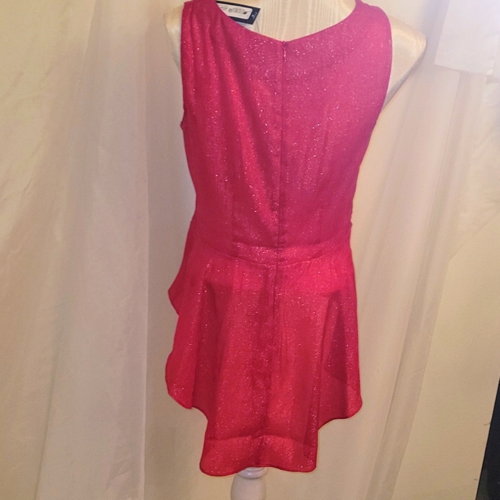 Sleeveless red shiny top (M) - Picture 3 of 4
